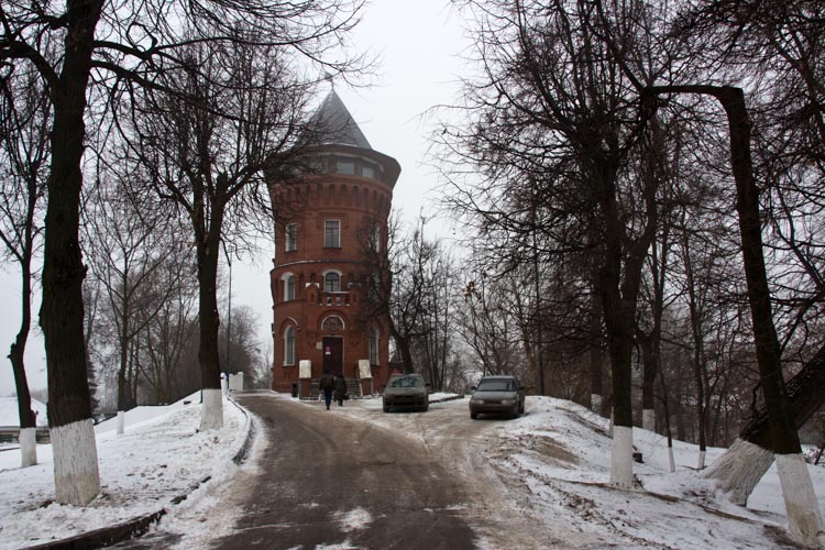 Красная башня, здание красная башня