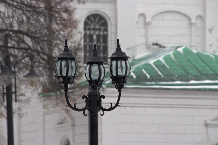 фонарь у церкви