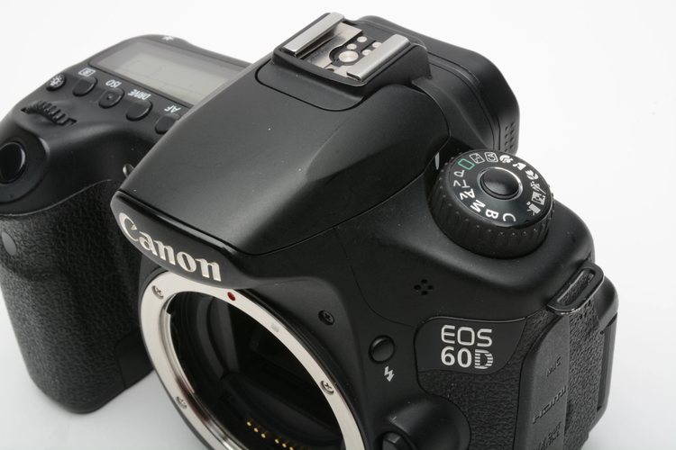 Корпус зеркальной камеры Canon EOS 60D без объектива