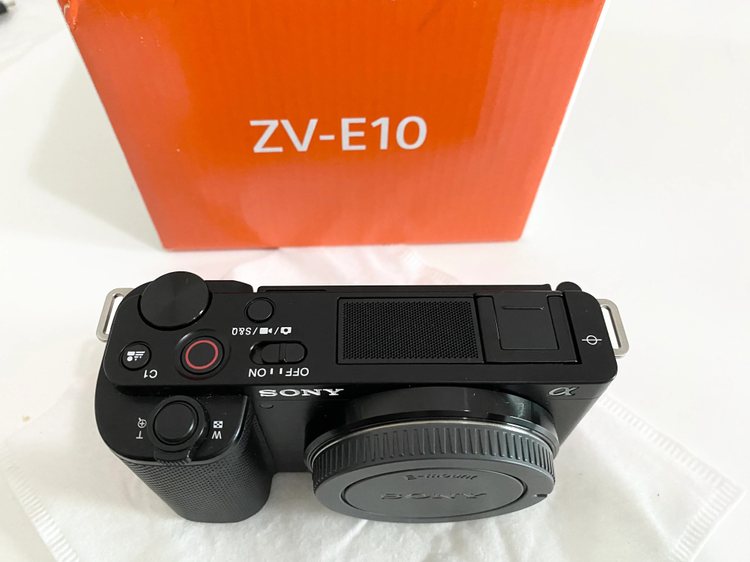 Верхняя панель Sony ZV-E10 без объектива