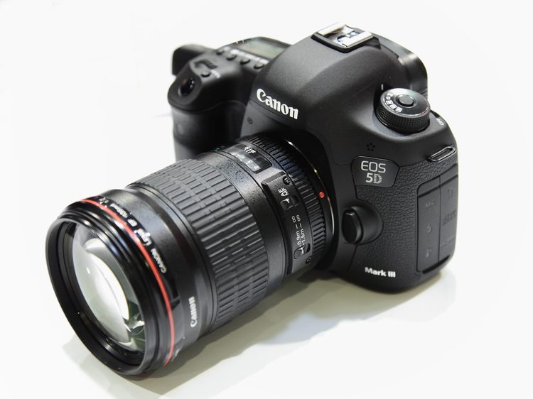 Полнокадровая зеркальная камера Canon EOS 5D Mark III