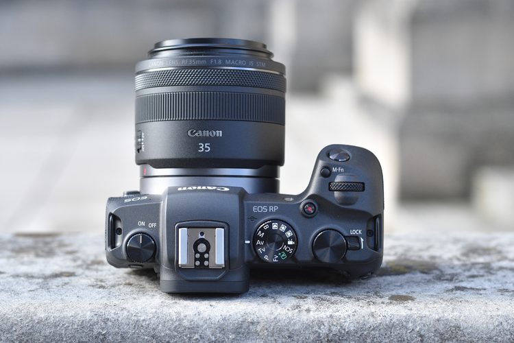 Полнокадровая беззеркальная камера Canon EOS RP