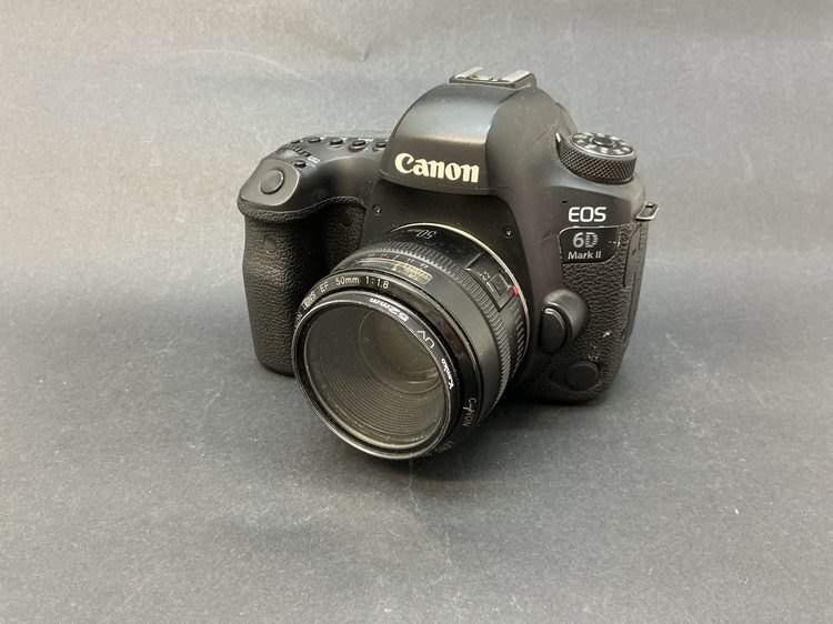 Полнокадровая зеркальная камера Canon EOS 6D Mark II