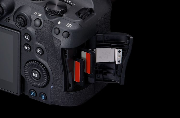 Два слота SD-карт в Canon EOS R6 Mark II