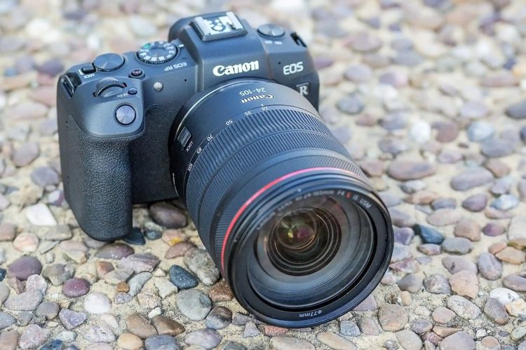 Canon EOS RP с полнокадровым объективом RF