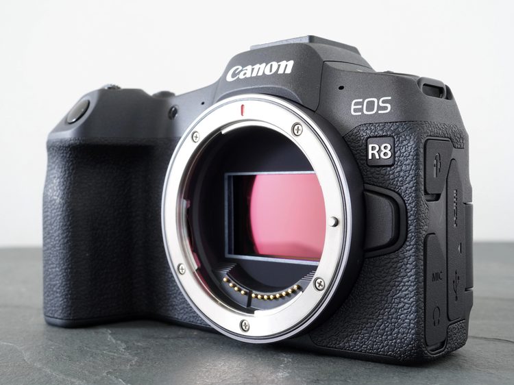 Canon EOS R8 с открытым байонетом RF