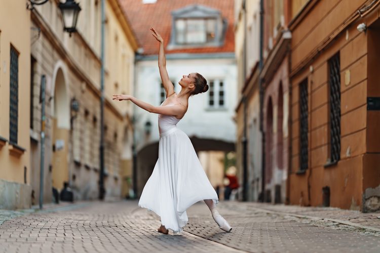 Балерина на улице, снятая на Sigma 85mm F1.2 DG Art