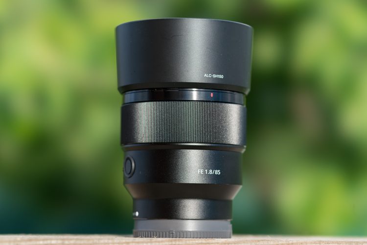 Sony FE 85mm F1.8 с блендой