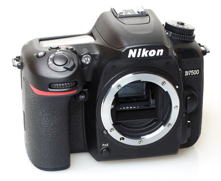 Зеркальная камера Nikon D7500 с байонетом F