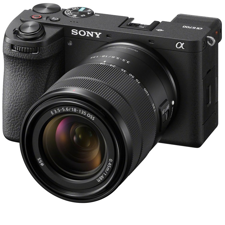 Камера Sony A6700 с объективом