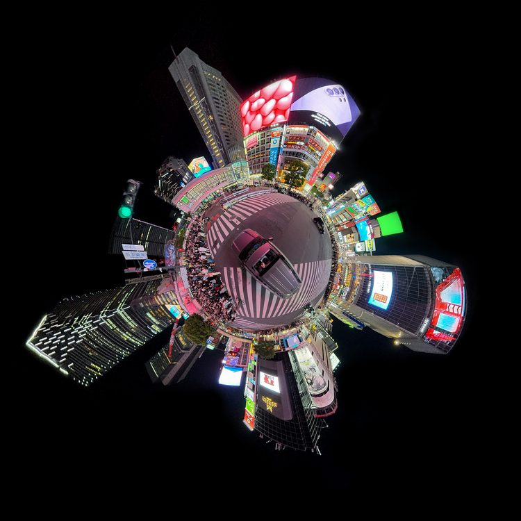 Ночной 360-градусный кадр, снятый на DJI Osmo 360 II