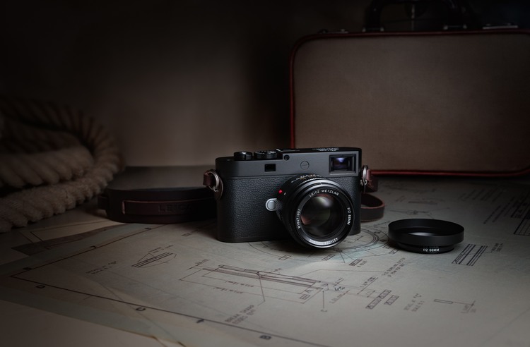 Leica Summicron-M 66mm F2 — дальномерный объектив M-системы с блендой