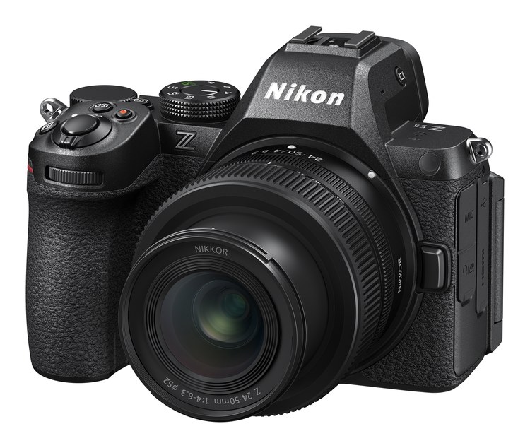 Полнокадровая Nikon Z5II с объективом NIKKOR Z 24-50mm