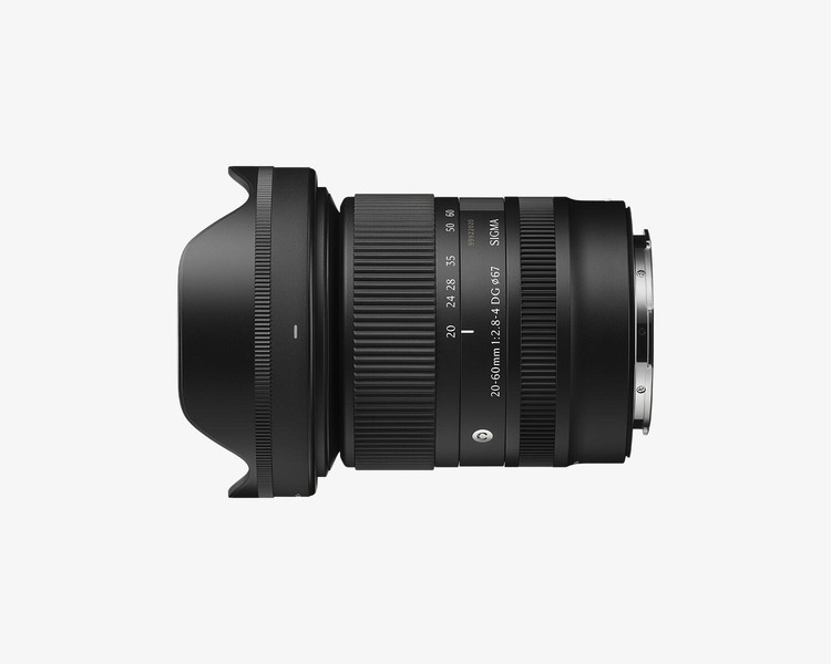 Sigma 20-60mm F2.8-4 DG Contemporary с блендой, вид сбоку