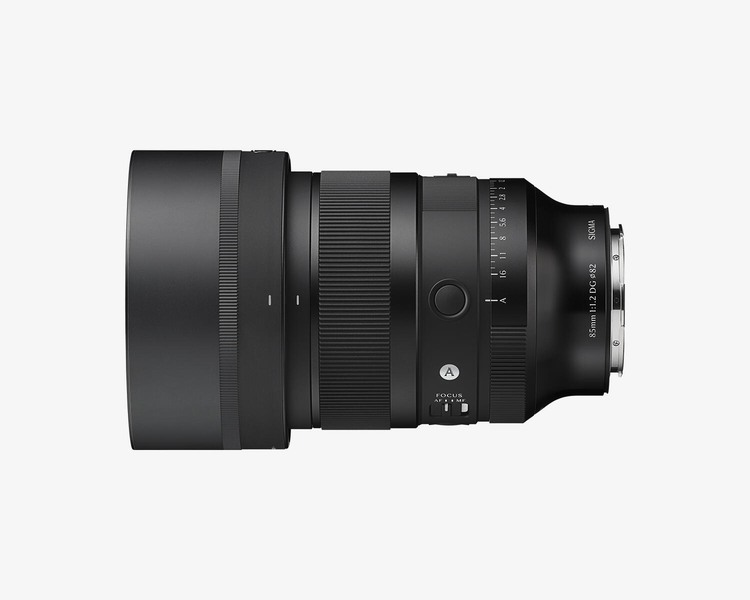 Sigma 85mm F1.2 DG Art с блендой, вид сбоку