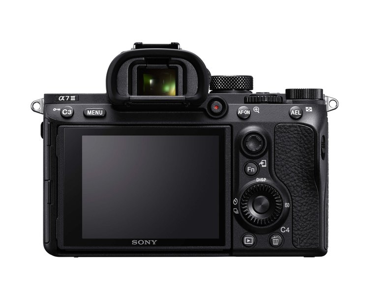 Sony A7 III со стороны экрана и органов управления