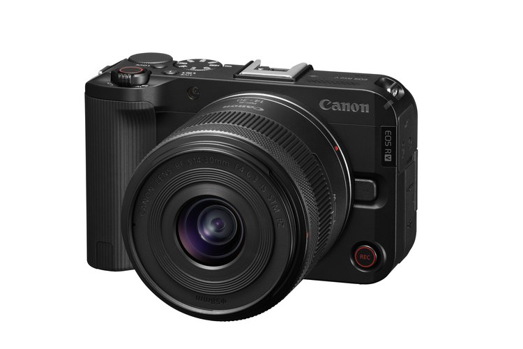 Canon EOS R50 V с моторизированным объективом RF-S 14-30 мм