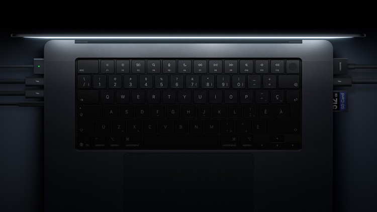 MacBook Pro PROLED XDR с подключёнными устройствами
