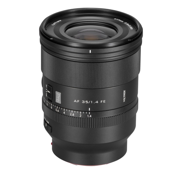 Объектив Viltrox AF 35mm F1.4 Pro FE спереди