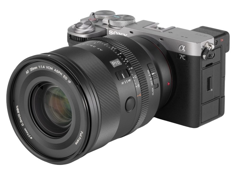 Viltrox AF 35mm F1.4 Pro на камере Sony